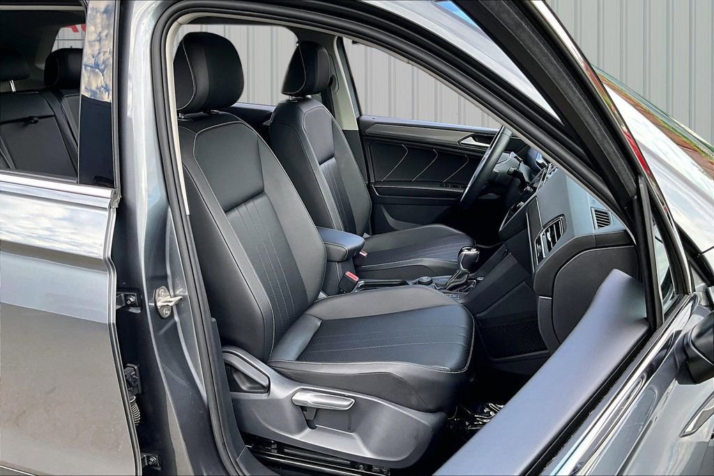 Used 2023 Volkswagen Tiguan SE w/ Panoramic Sunroof Package AWD/4WD image 29
