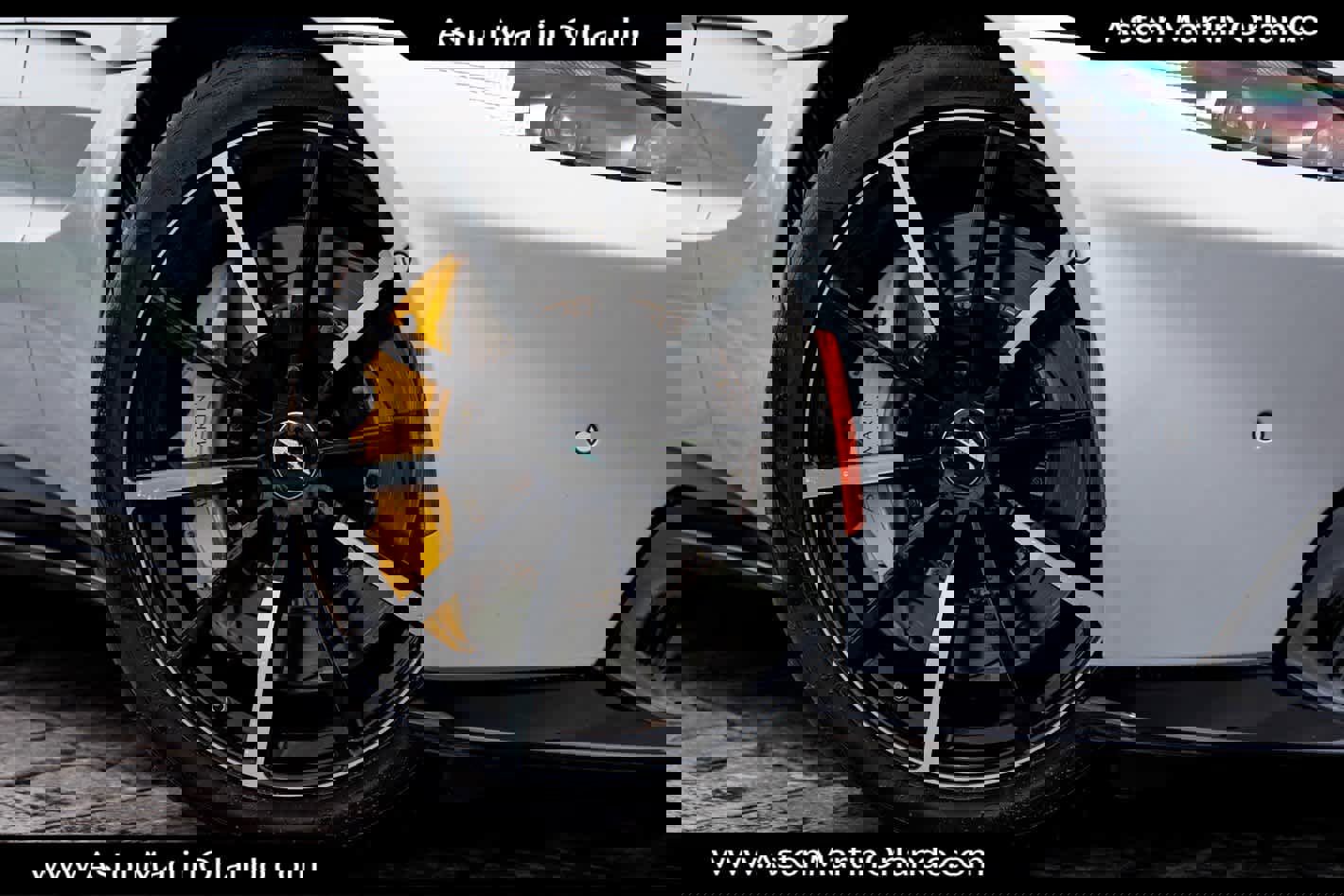 Used 2022 Aston Martin V8 Vantage Coupe image 4