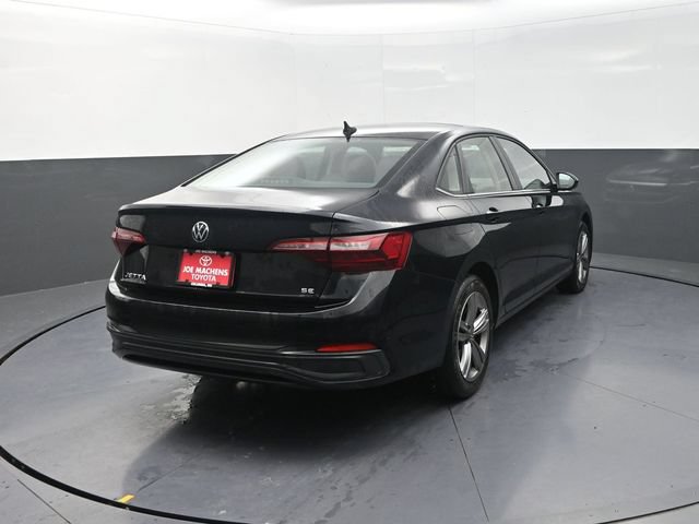 Used 2024 Volkswagen Jetta SE FWD image 8