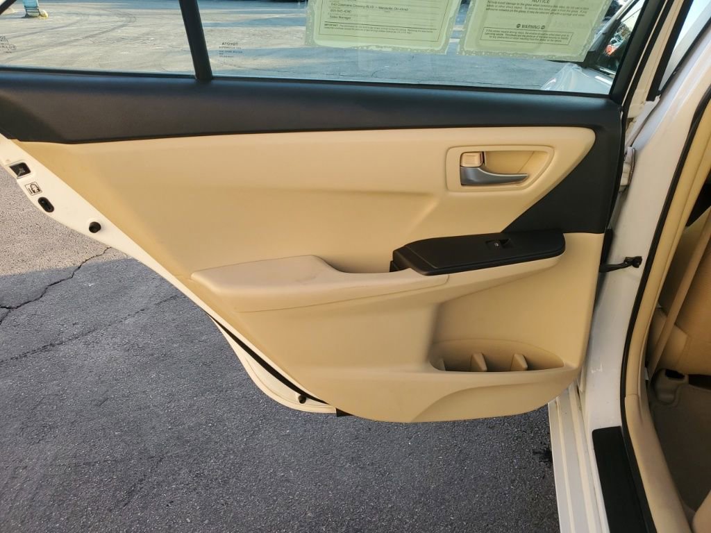 Used 2015 Toyota Camry LE image 22