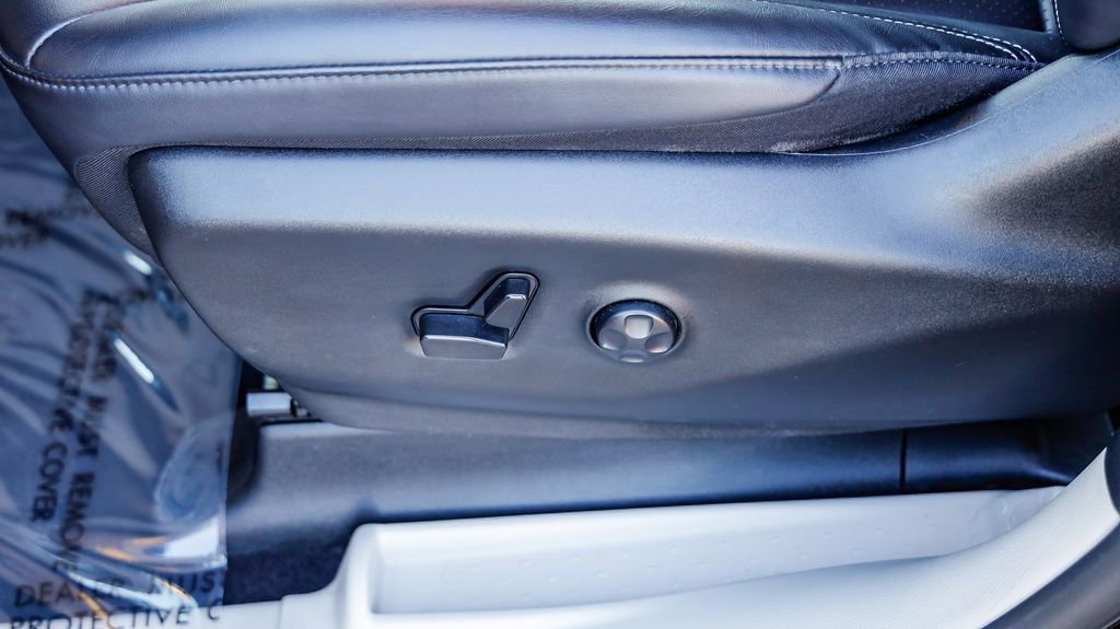 Certified 2024 Chrysler Pacifica Touring-L image 23