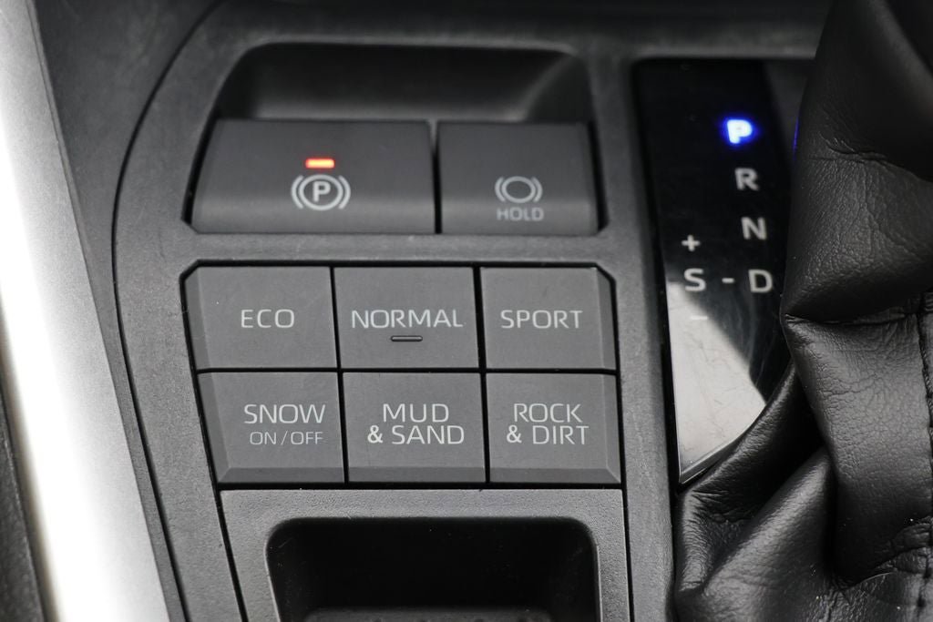 Used 2020 Toyota RAV4 XLE Premium AWD/4WD image 25