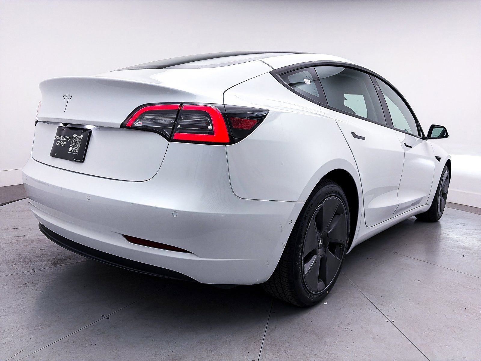 Used 2021 Tesla Model 3 Standard Range Plus image 14