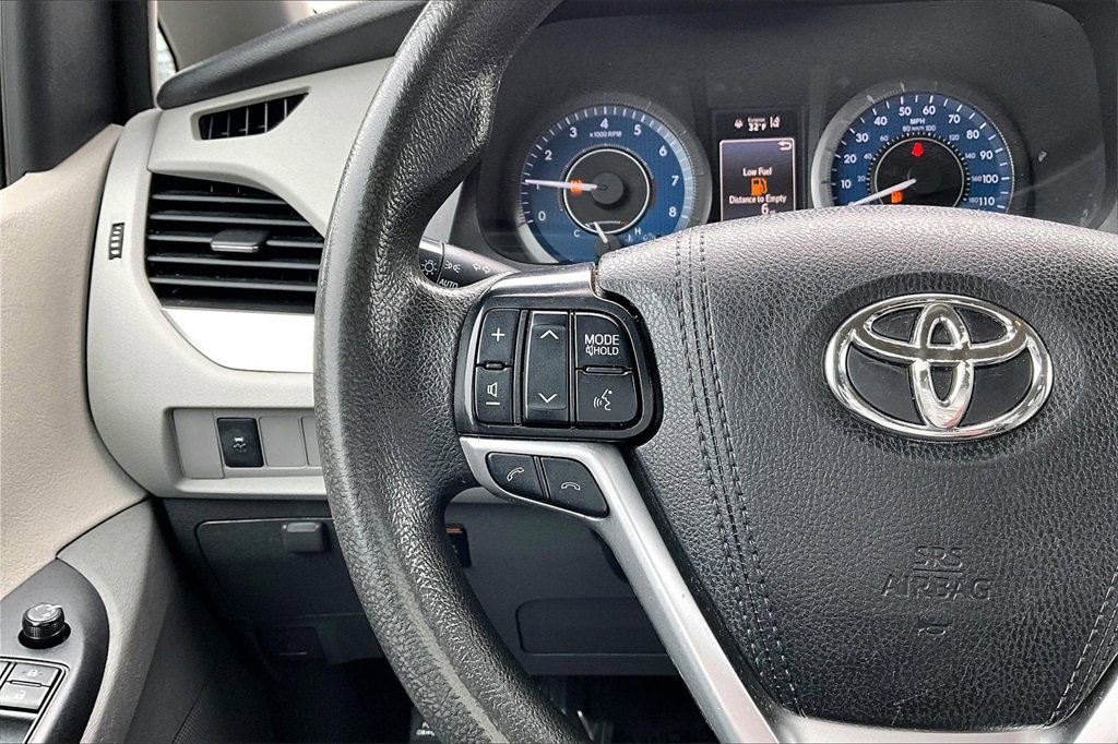 Used 2020 Toyota Sienna LE image 18