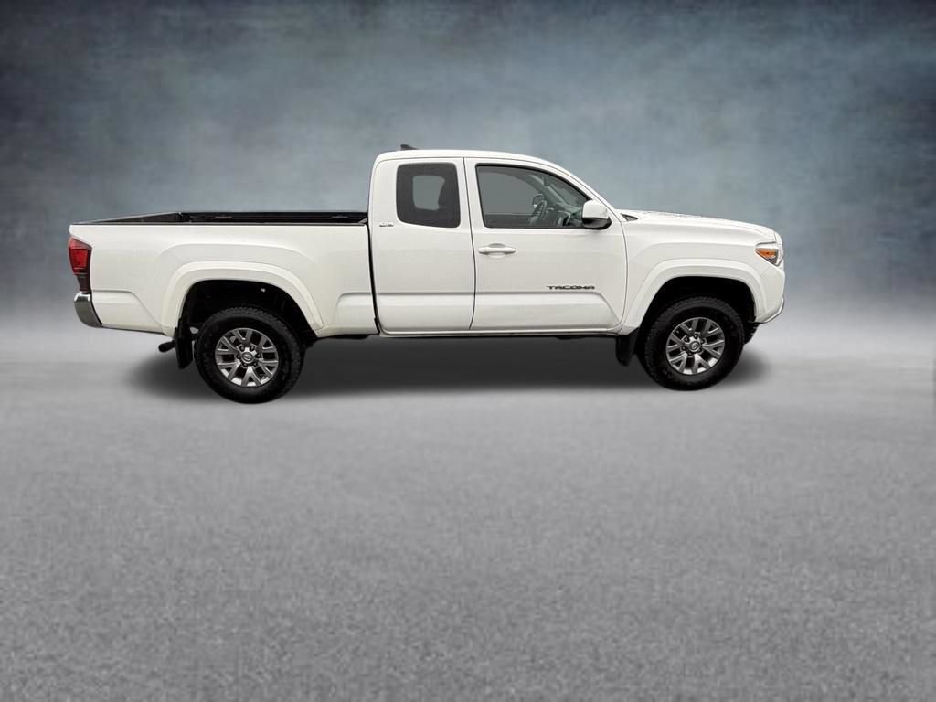 Used 2018 Toyota Tacoma SR5 AWD/4WD image 7