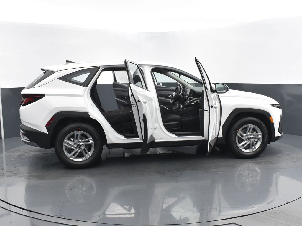Used 2025 Hyundai Tucson SE image 28