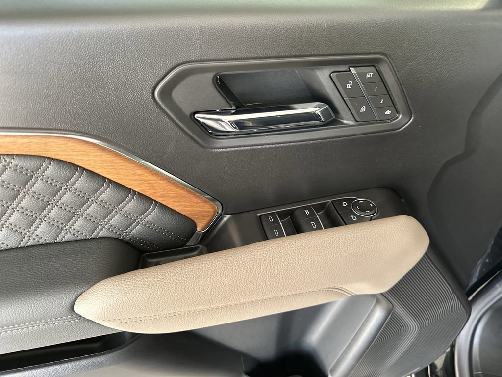 New 2026 GMC Canyon Denali w/ LPO, Denali Black Edition image 11