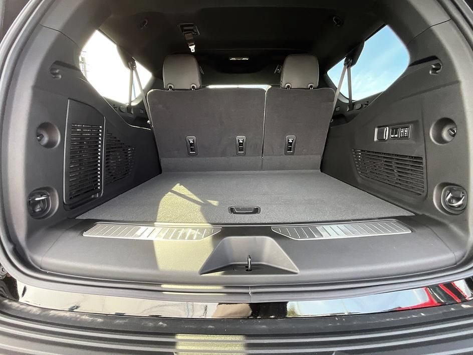 New 2026 Chevrolet Suburban High Country AWD/4WD image 17