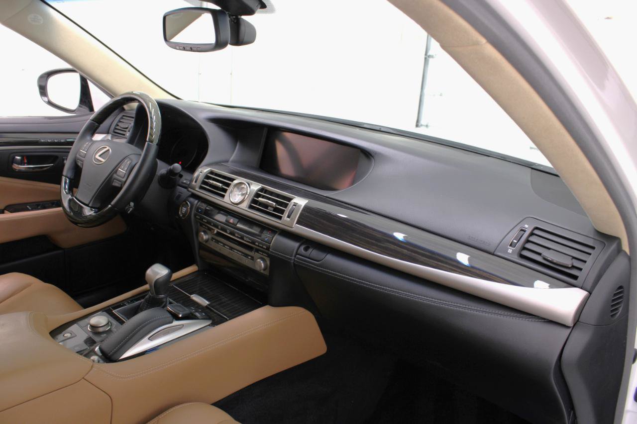 Used 2017 Lexus LS 460 w/ Comfort Package RWD image 47