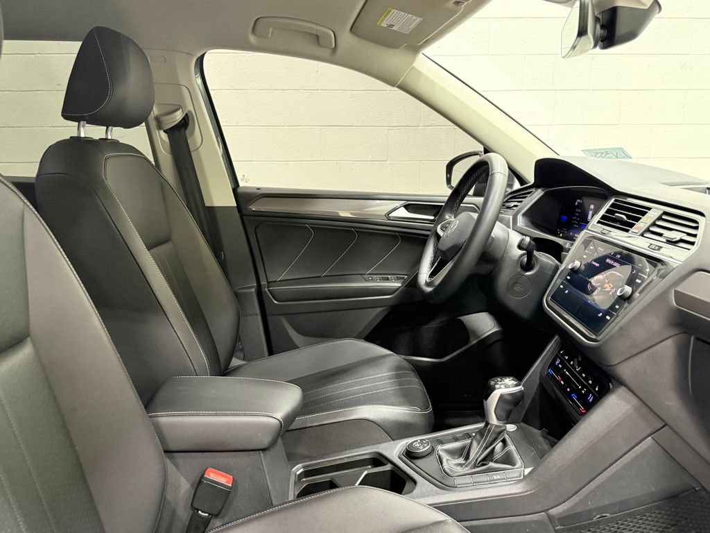 Used 2022 Volkswagen Tiguan SE AWD/4WD image 35