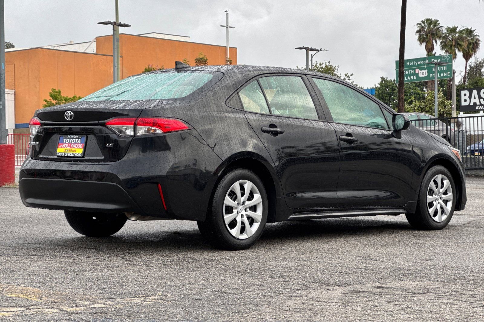 Used 2025 Toyota Corolla LE image 4