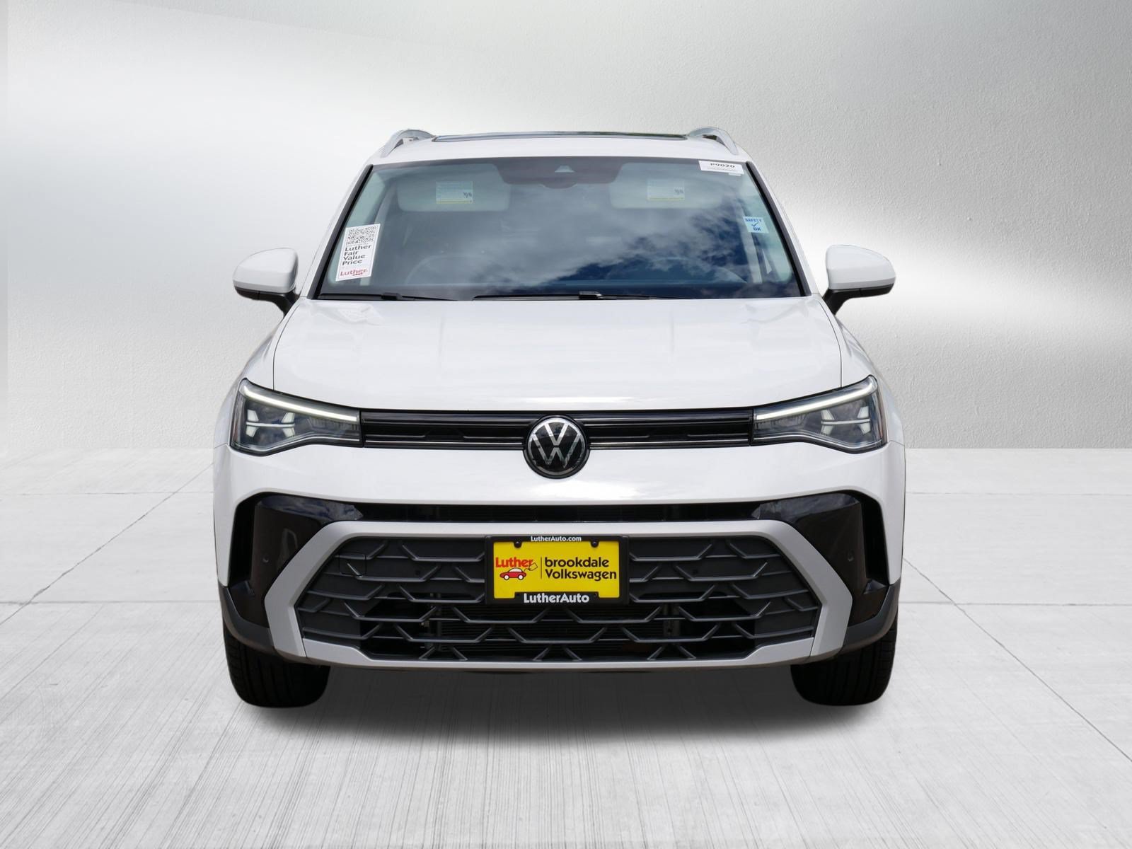 Used 2025 Volkswagen Taos SE w/ Panoramic Sunroof Package AWD/4WD image 2