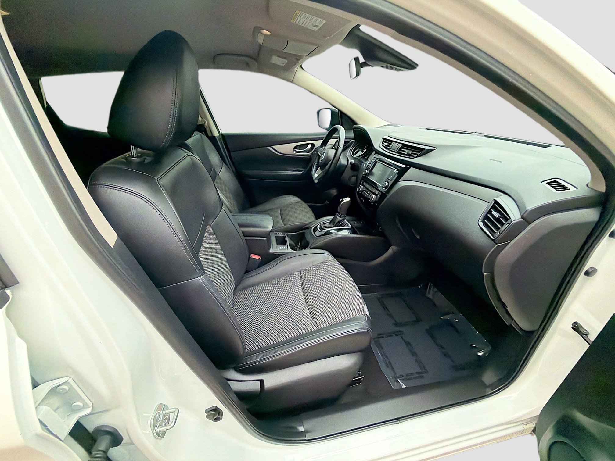 Used 2020 Nissan Rogue Sport SV w/ Technology Package image 31