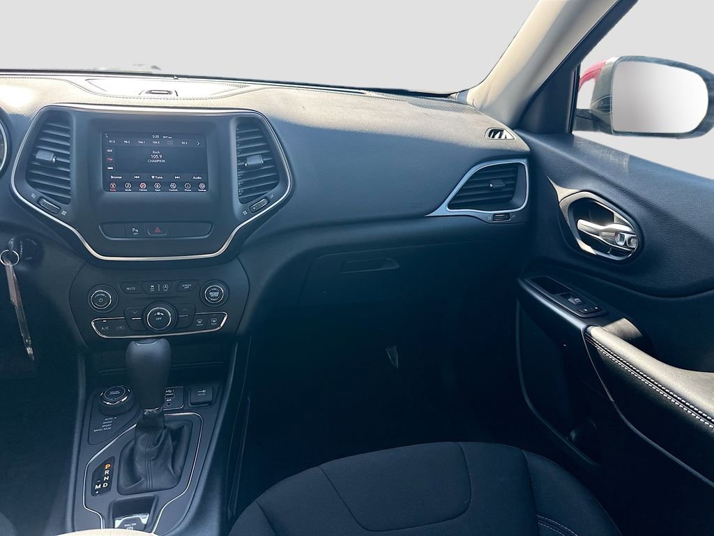 Used 2020 Jeep Cherokee Latitude w/ Cold Weather Group AWD/4WD image 22