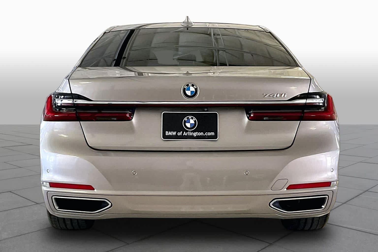 Used 2022 BMW 740i w/ Luxury Rear Seating Package RWD image 4