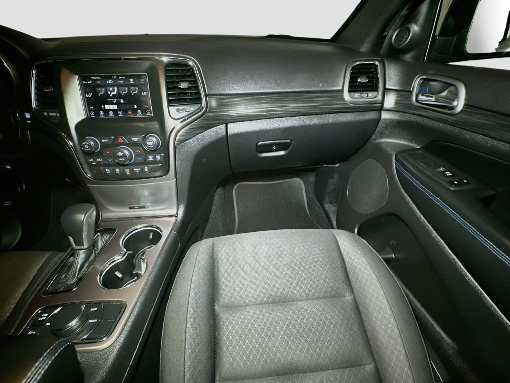 Used 2019 Jeep Grand Cherokee Laredo AWD/4WD image 33