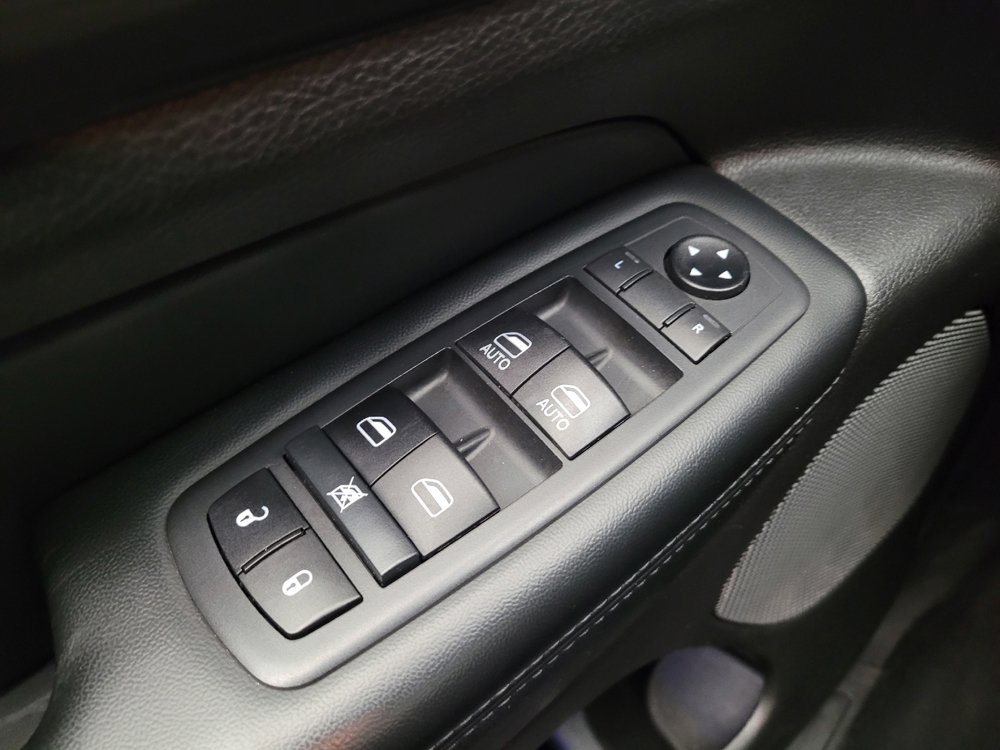 Used 2020 Jeep Grand Cherokee Laredo w/ Security & Convenience Group image 27