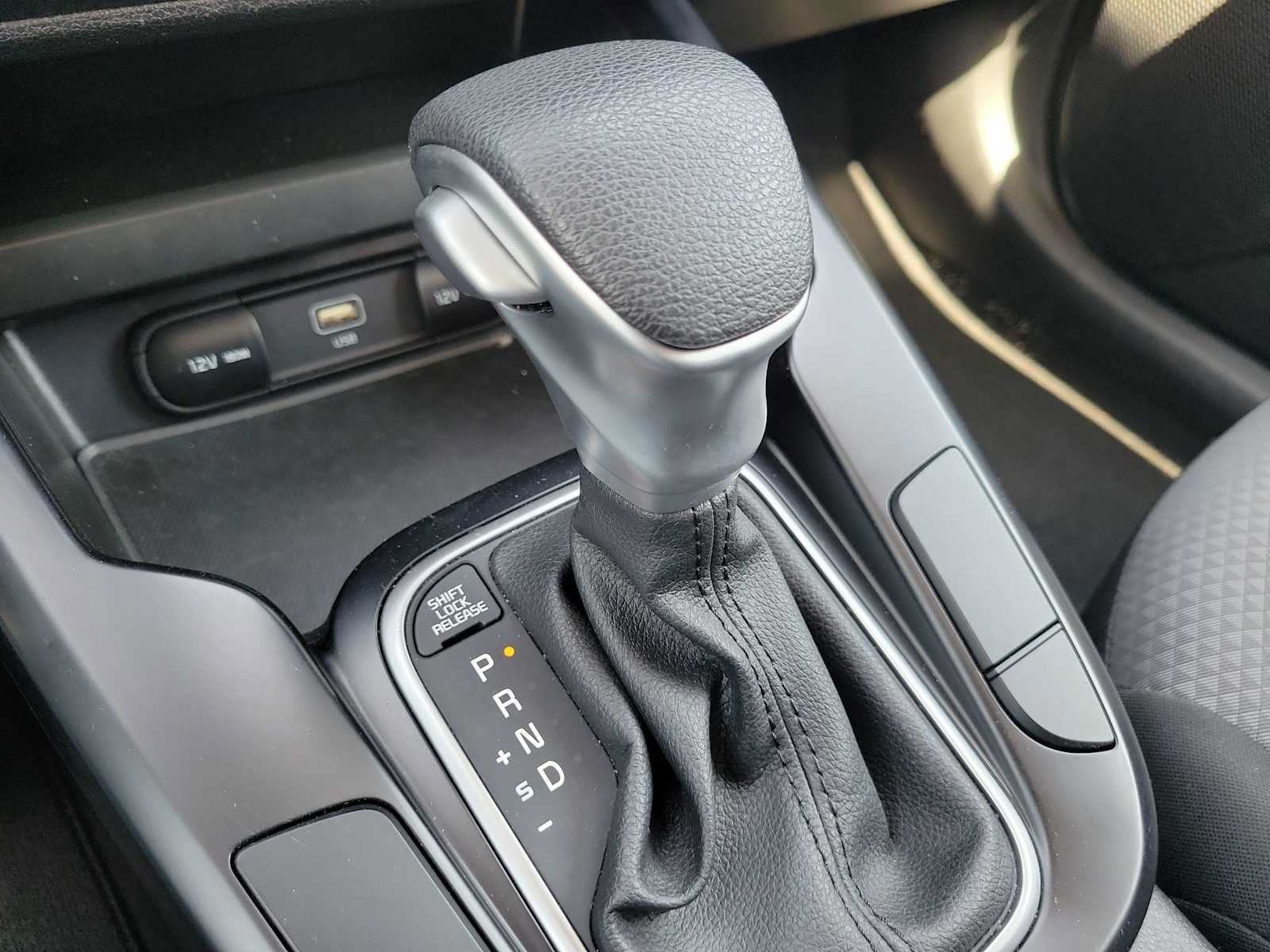 Used 2025 Kia Soul LX w/ LX Technology Package FWD image 21