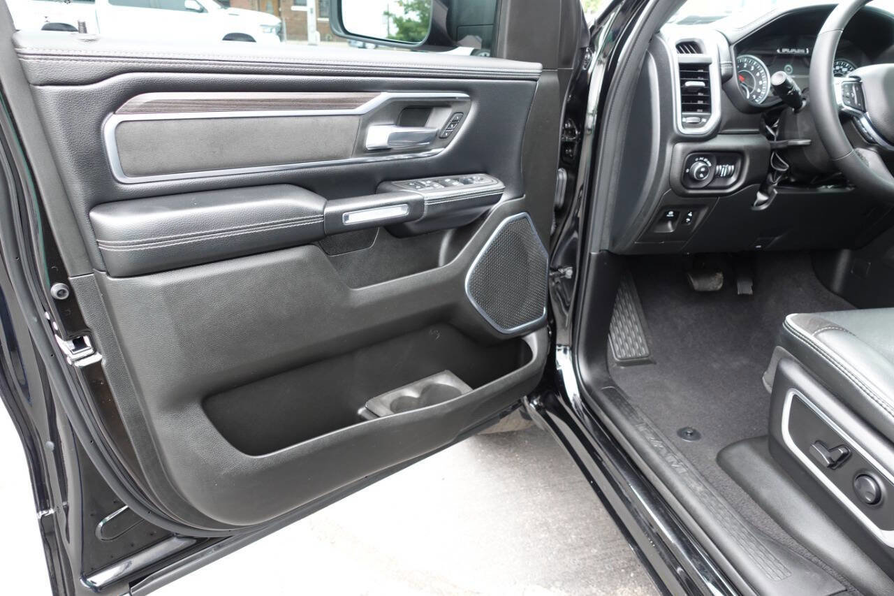 Used 2025 RAM 1500 Laramie w/ Sport Appearance Package AWD/4WD image 17