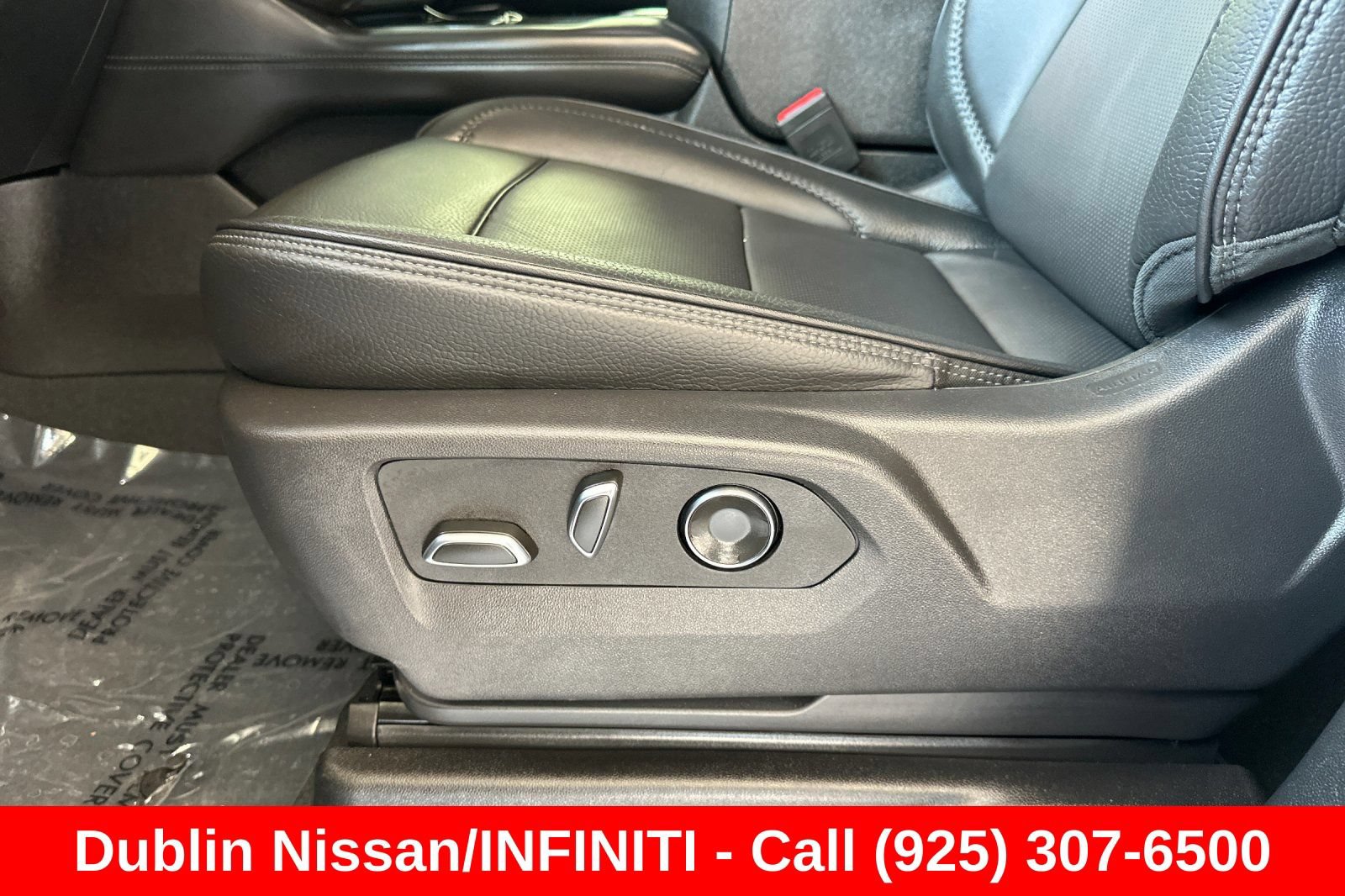 Used 2025 GMC Yukon XL Denali AWD/4WD image 14