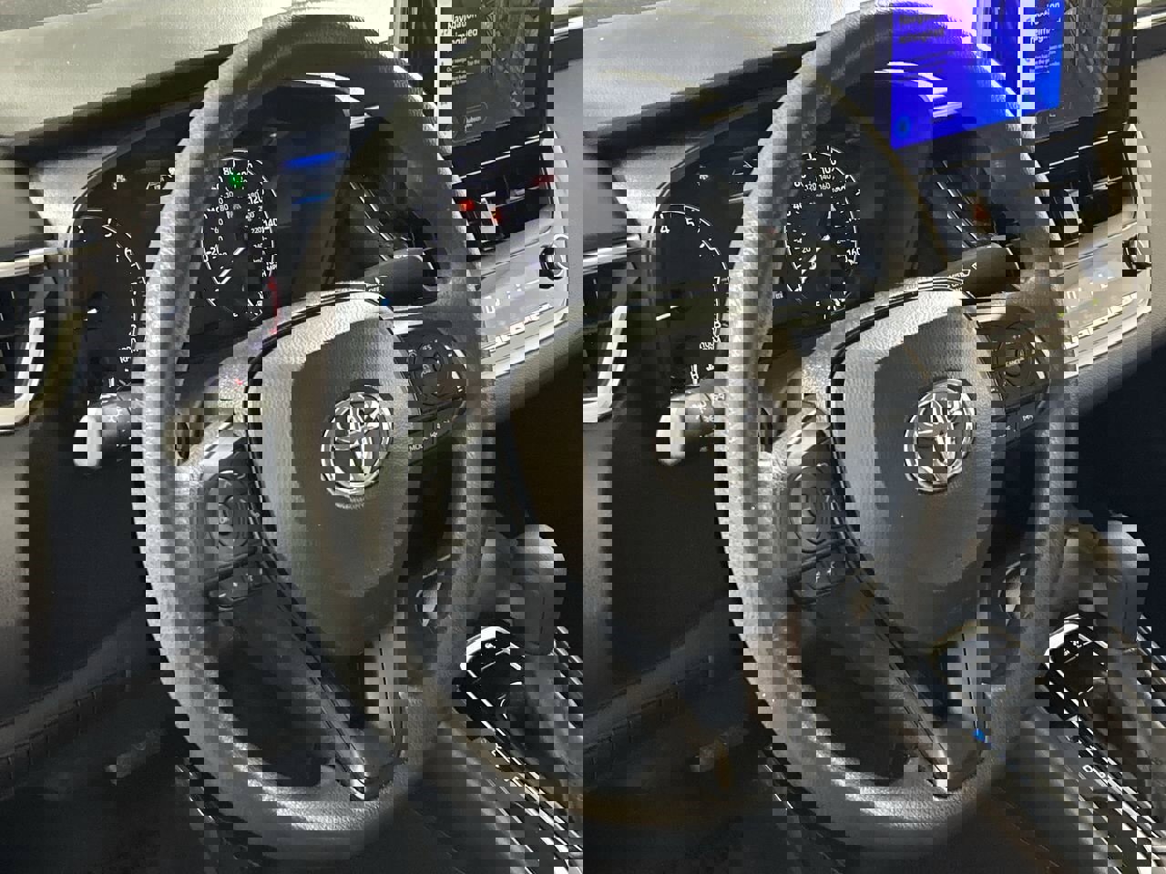 Used 2024 Toyota Corolla LE image 14