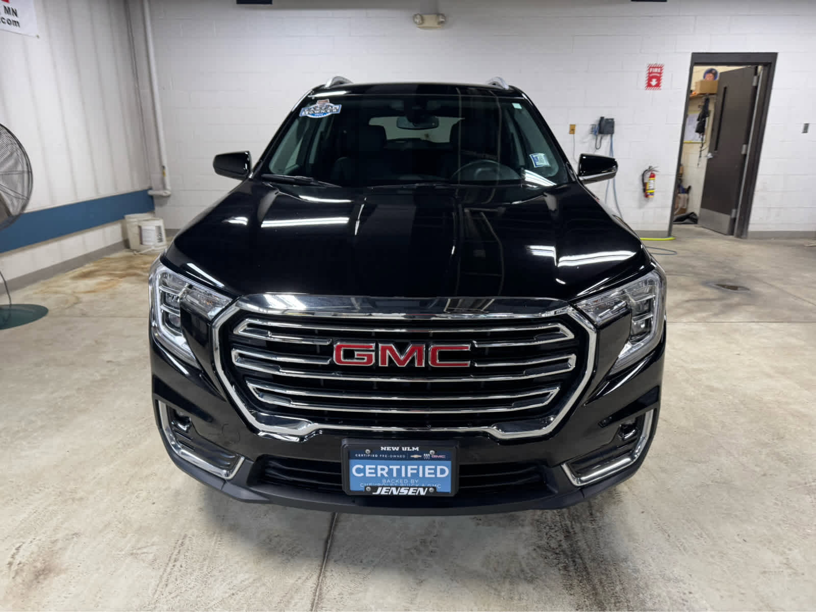 Certified 2024 GMC Terrain SLT w/ Infotainment Package II AWD/4WD image 2