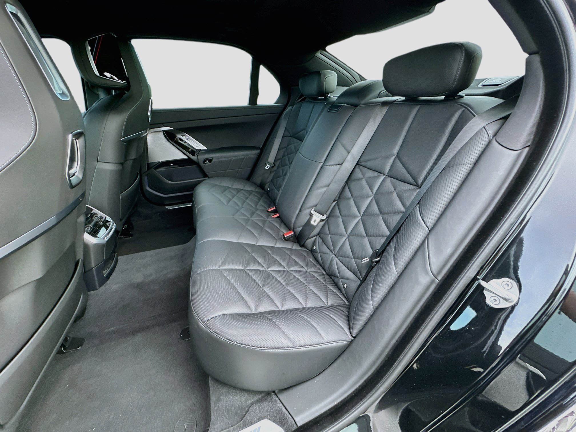 Certified 2024 BMW 740i RWD image 25