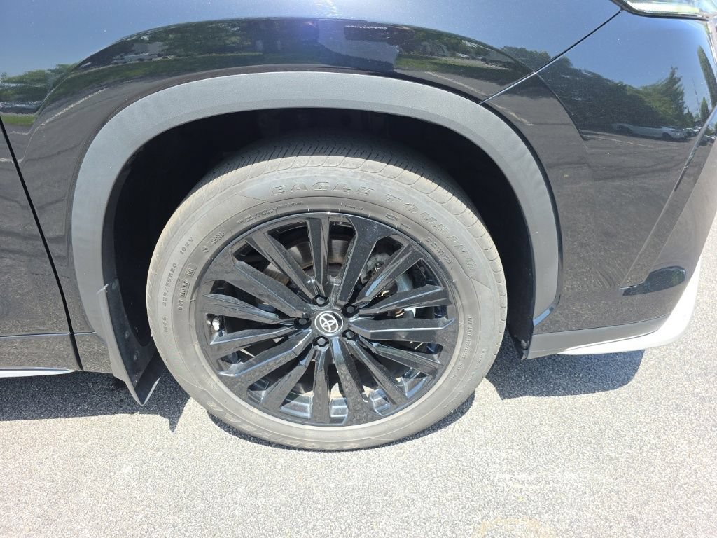 Used 2023 Toyota Highlander XSE AWD/4WD image 11