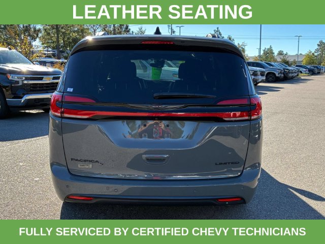 Used 2025 Chrysler Pacifica Limited FWD image 6