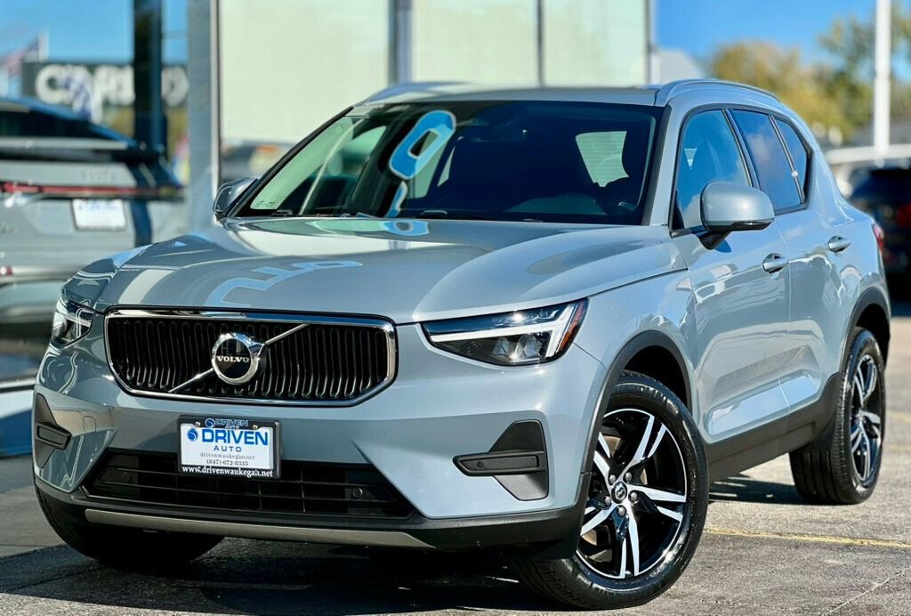 Used 2023 Volvo XC40 B5 Core w/ Convenience Package