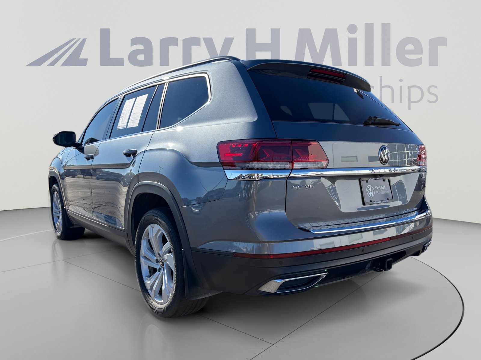 Used 2023 Volkswagen Atlas SE w/ Panoramic Sunroof Package AWD/4WD image 3