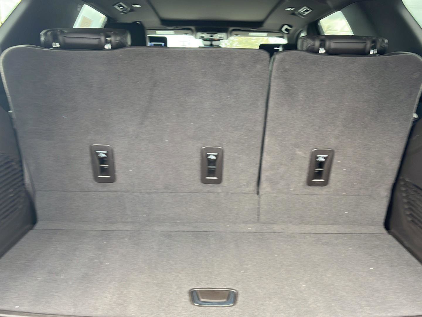 Used 2024 GMC Yukon Denali w/ Advanced Technology Package image 28