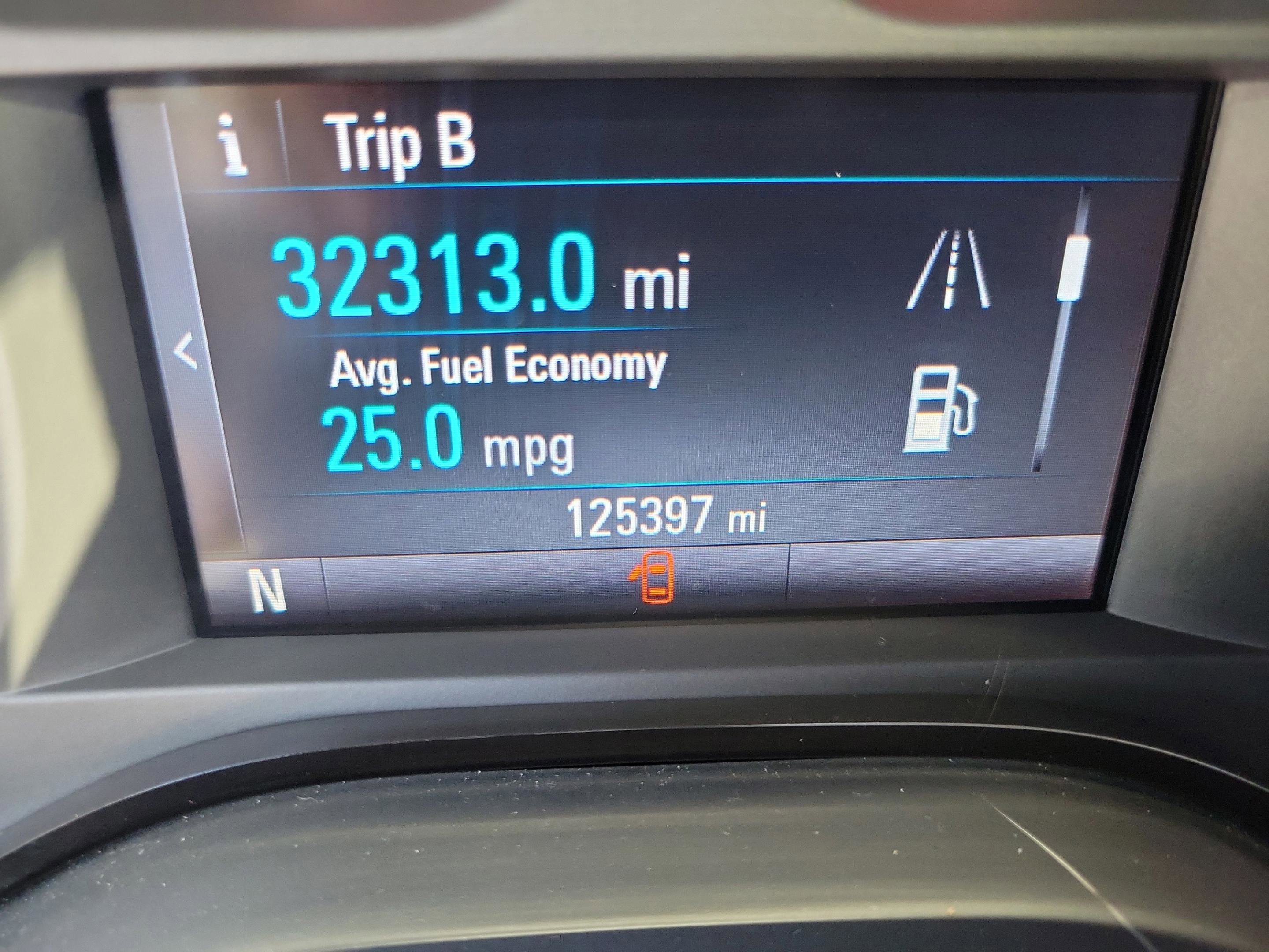 Used 2017 Chevrolet Camaro LT RWD image 16