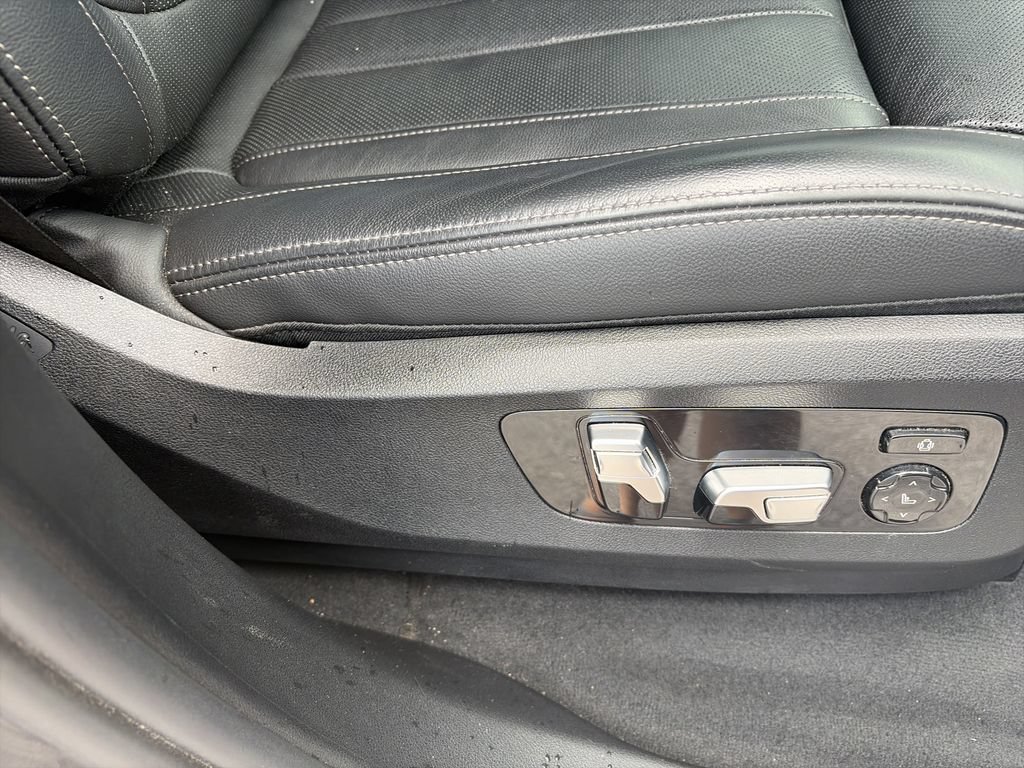 Used 2020 BMW X7 xDrive40i w/ M Sport Package AWD/4WD image 38