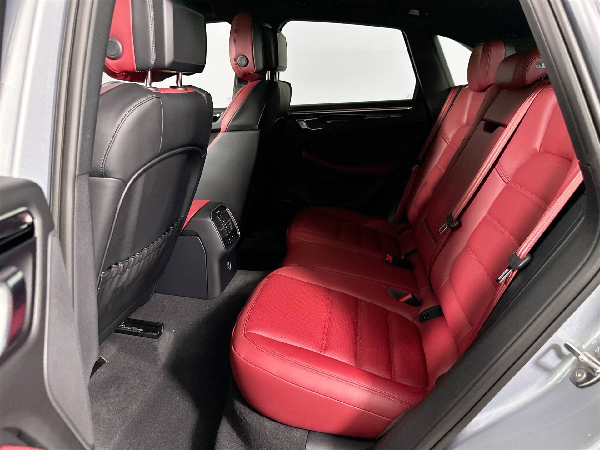 New 2026 Porsche Macan image 26