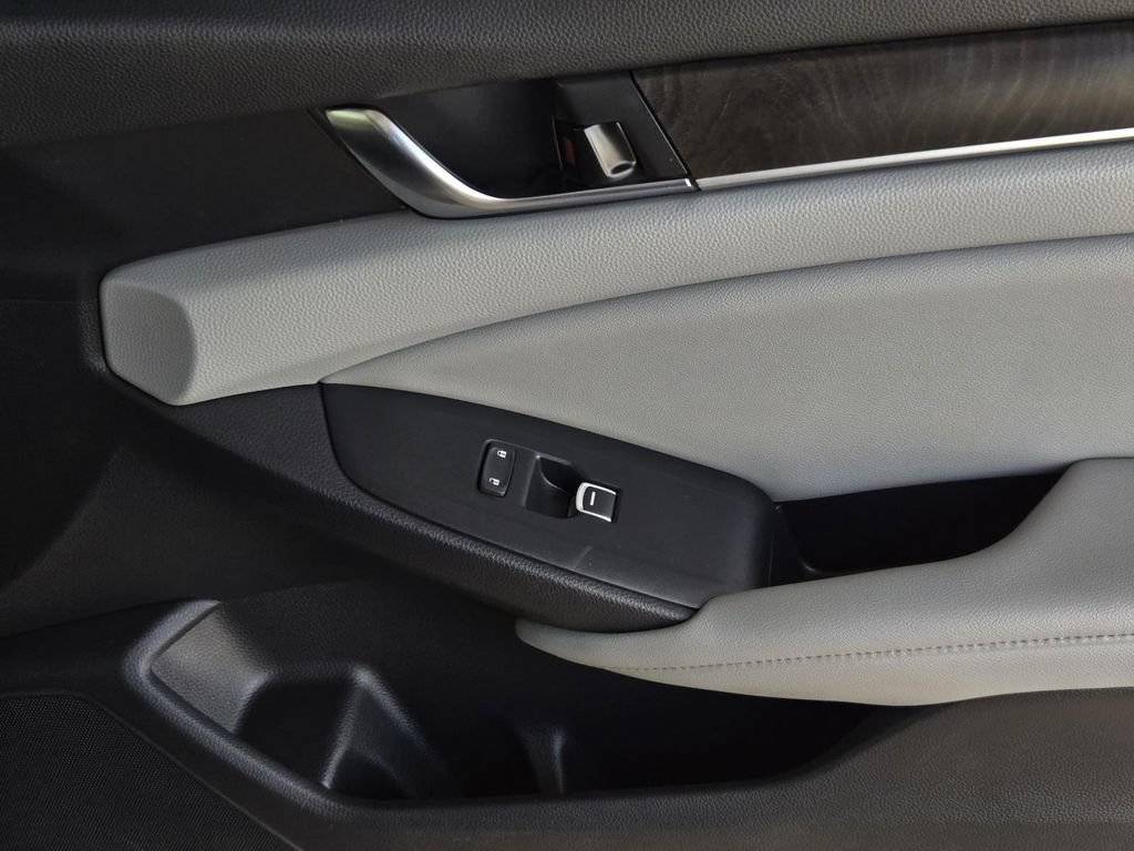 Used 2020 Honda Accord EX image 8
