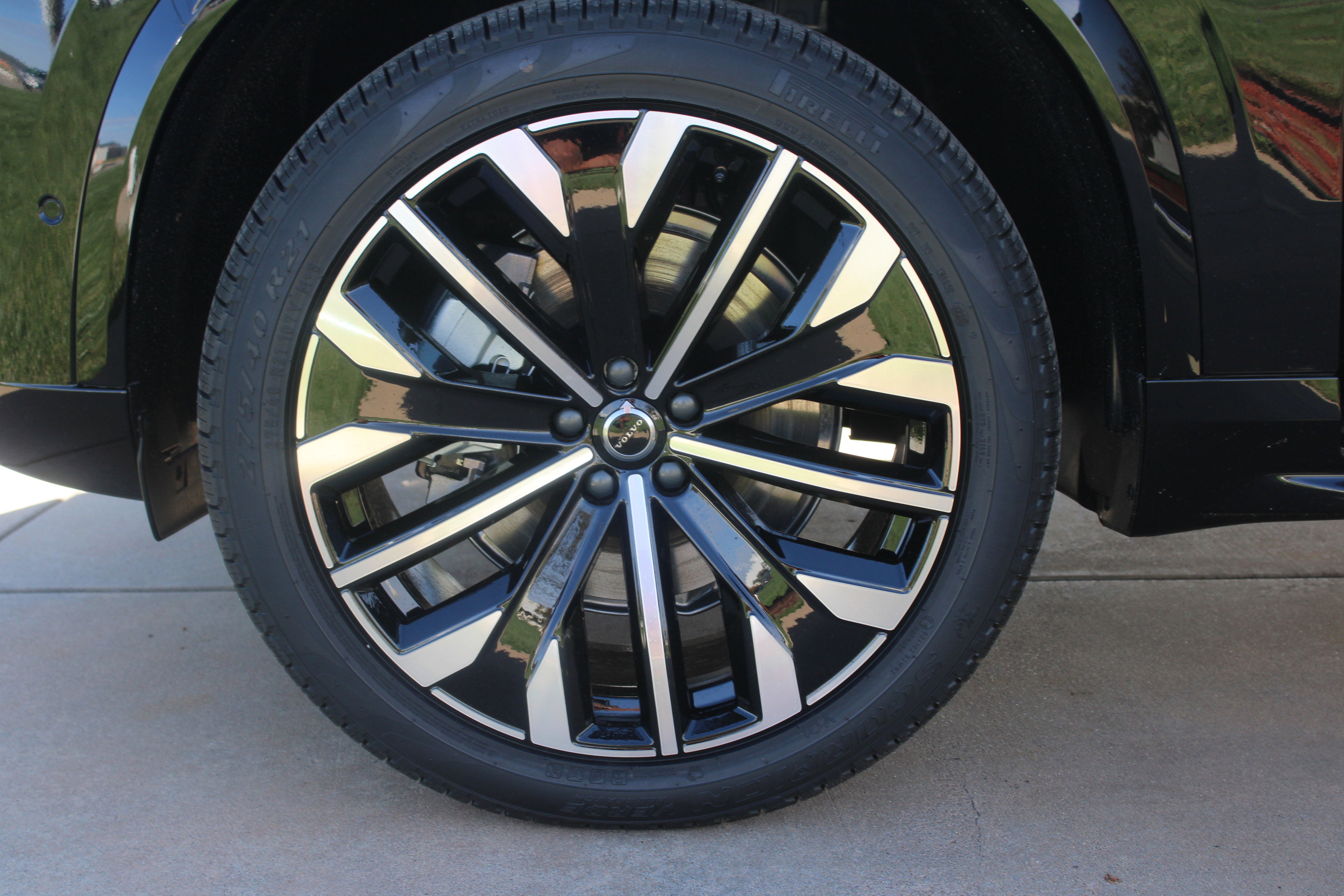 New 2026 Volvo XC90 B6 Plus w/ Protection Package Premier AWD/4WD image 69