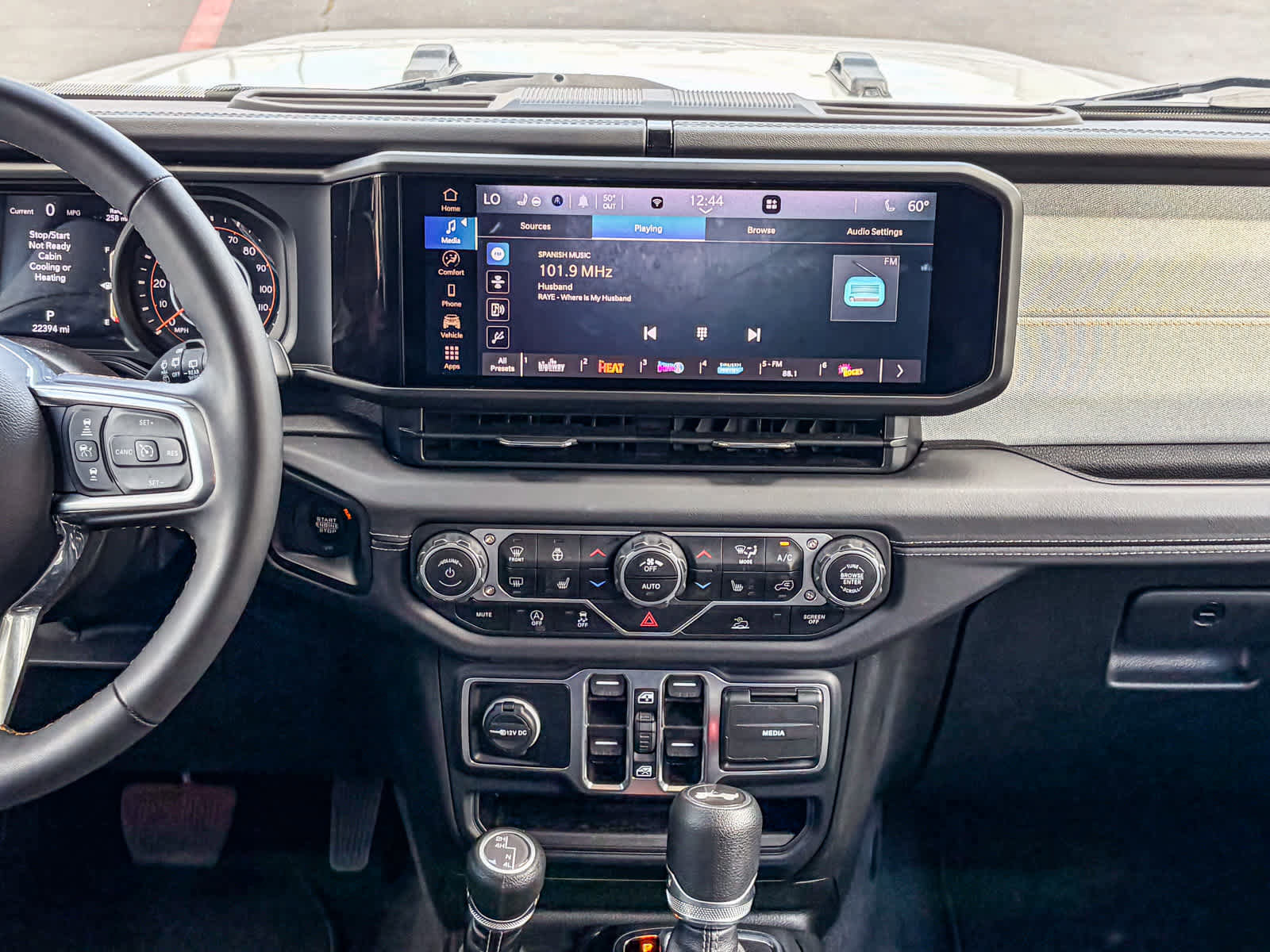 Used 2025 Jeep Wrangler Sahara AWD/4WD image 12