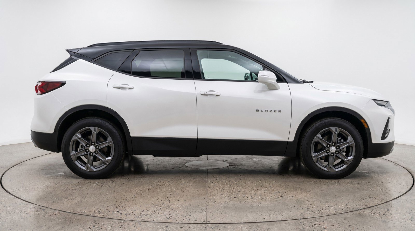 Used 2025 Chevrolet Blazer LT FWD image 11
