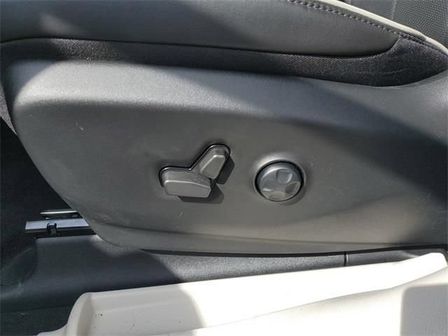 New 2023 Chrysler Pacifica Limited FWD image 22