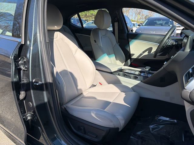Used 2023 Genesis G70 2.0T image 9