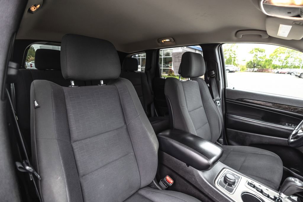 Used 2012 Jeep Grand Cherokee Laredo w/ Laredo E Group AWD/4WD image 29