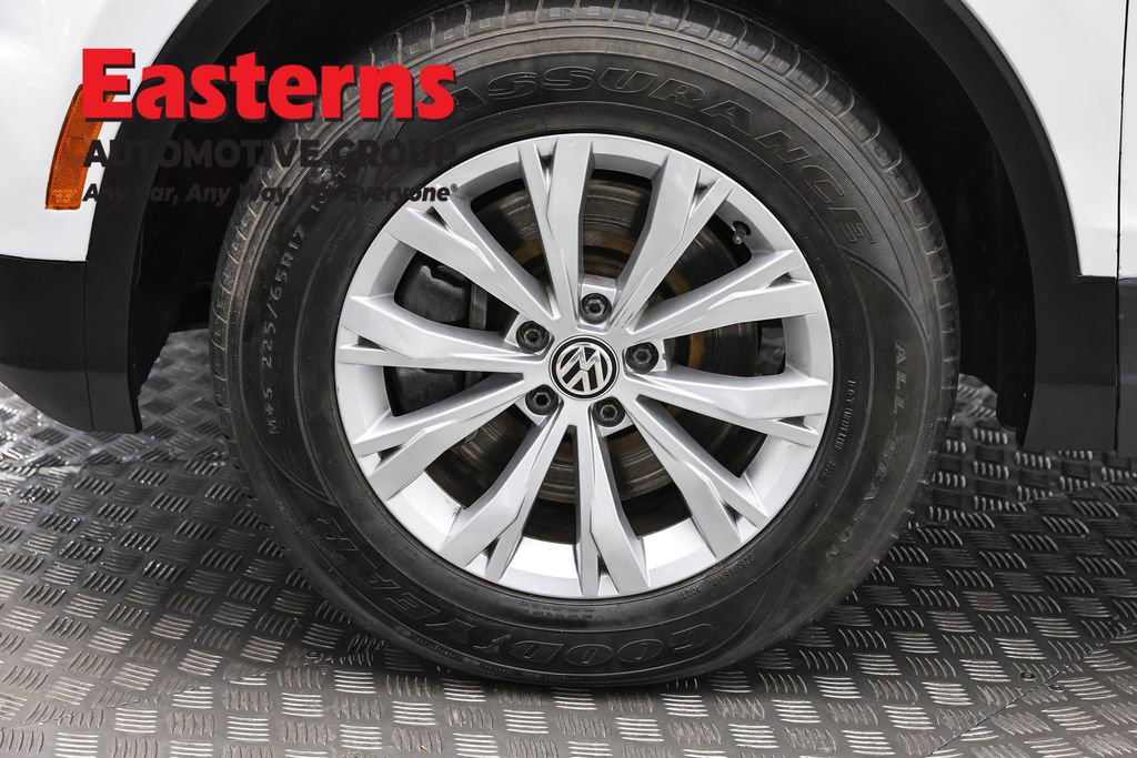 Used 2020 Volkswagen Tiguan S image 32
