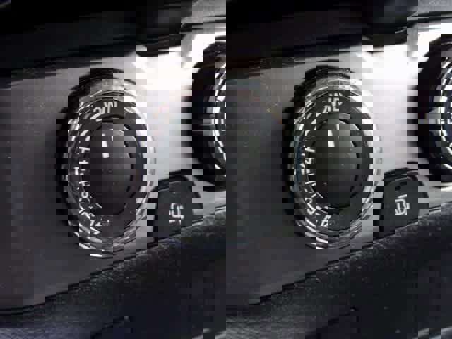 Used 2016 Toyota Tacoma SR5 w/ SR5 Appearance Package (SN) image 13