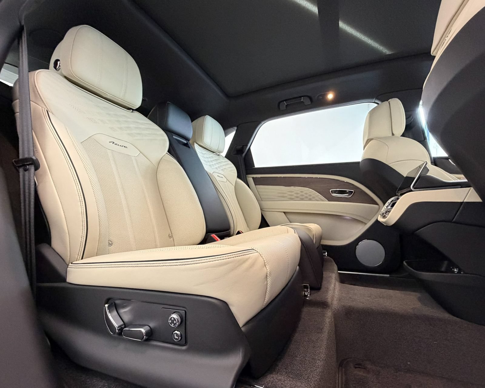 New 2026 Bentley Bentayga Extended Wheelbase AWD/4WD image 42