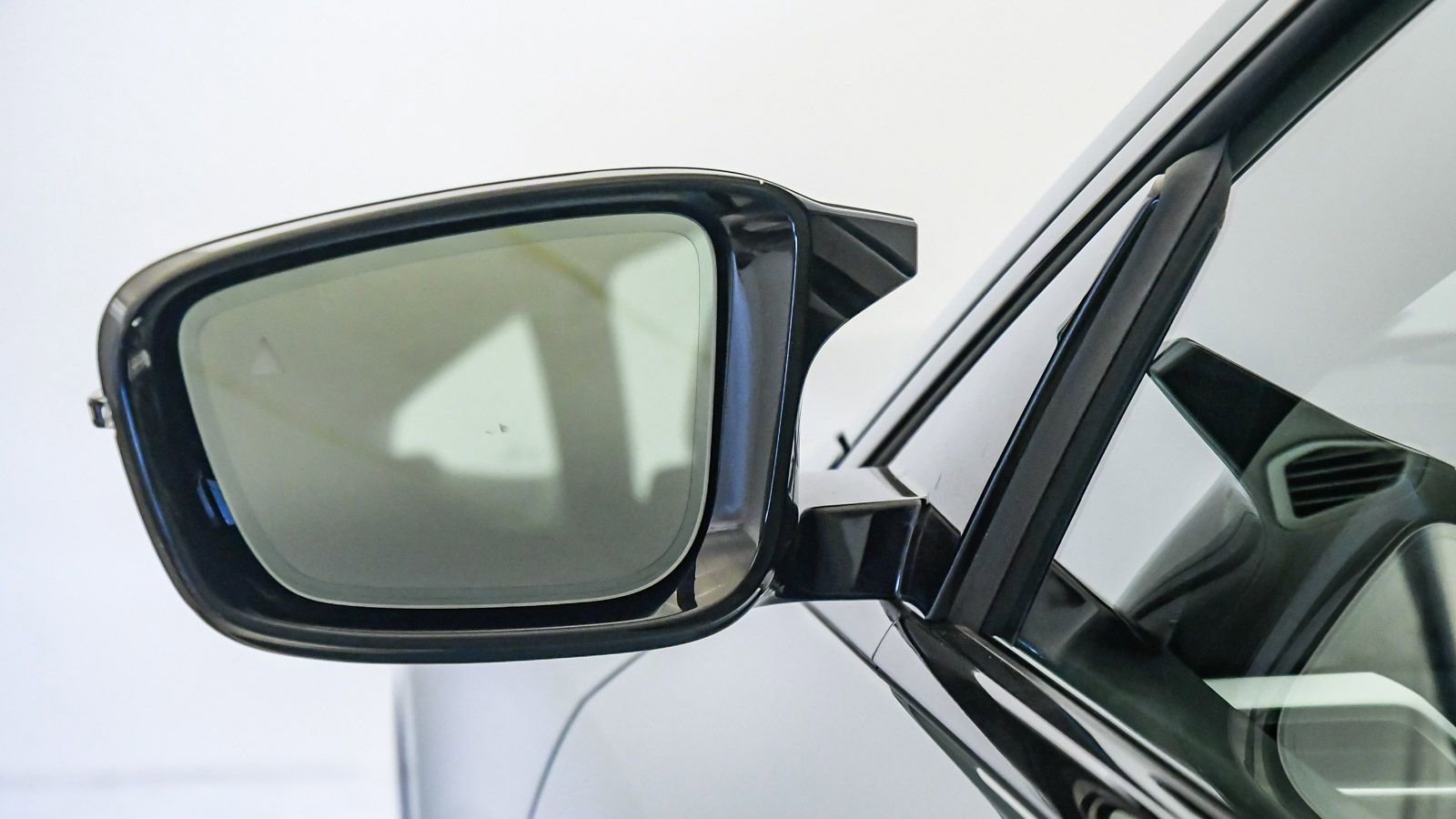 Used 2025 BMW i4 M50 w/ Premium Package image 21