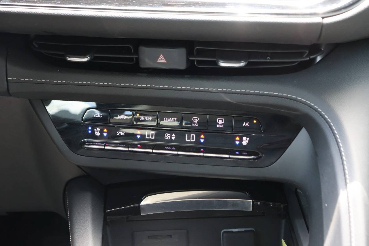 Used 2023 Buick Envision Avenir AWD/4WD image 21