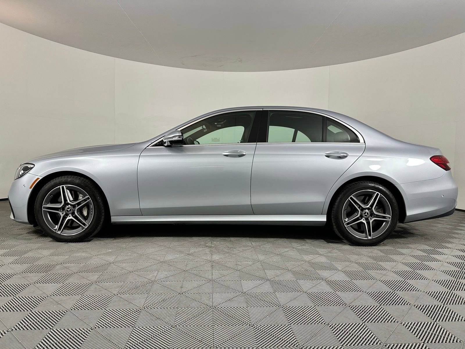 Used 2022 Mercedes-Benz E 450 4MATIC Sedan image 17
