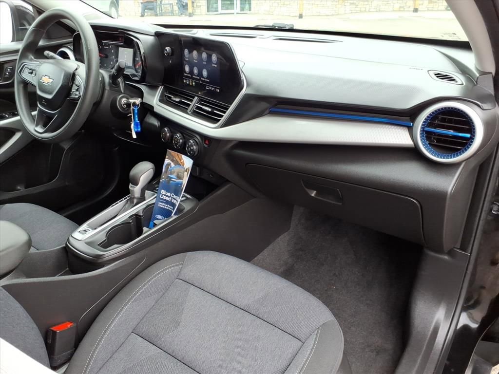 Used 2024 Chevrolet Trax LS w/ LS Convenience Package FWD image 4