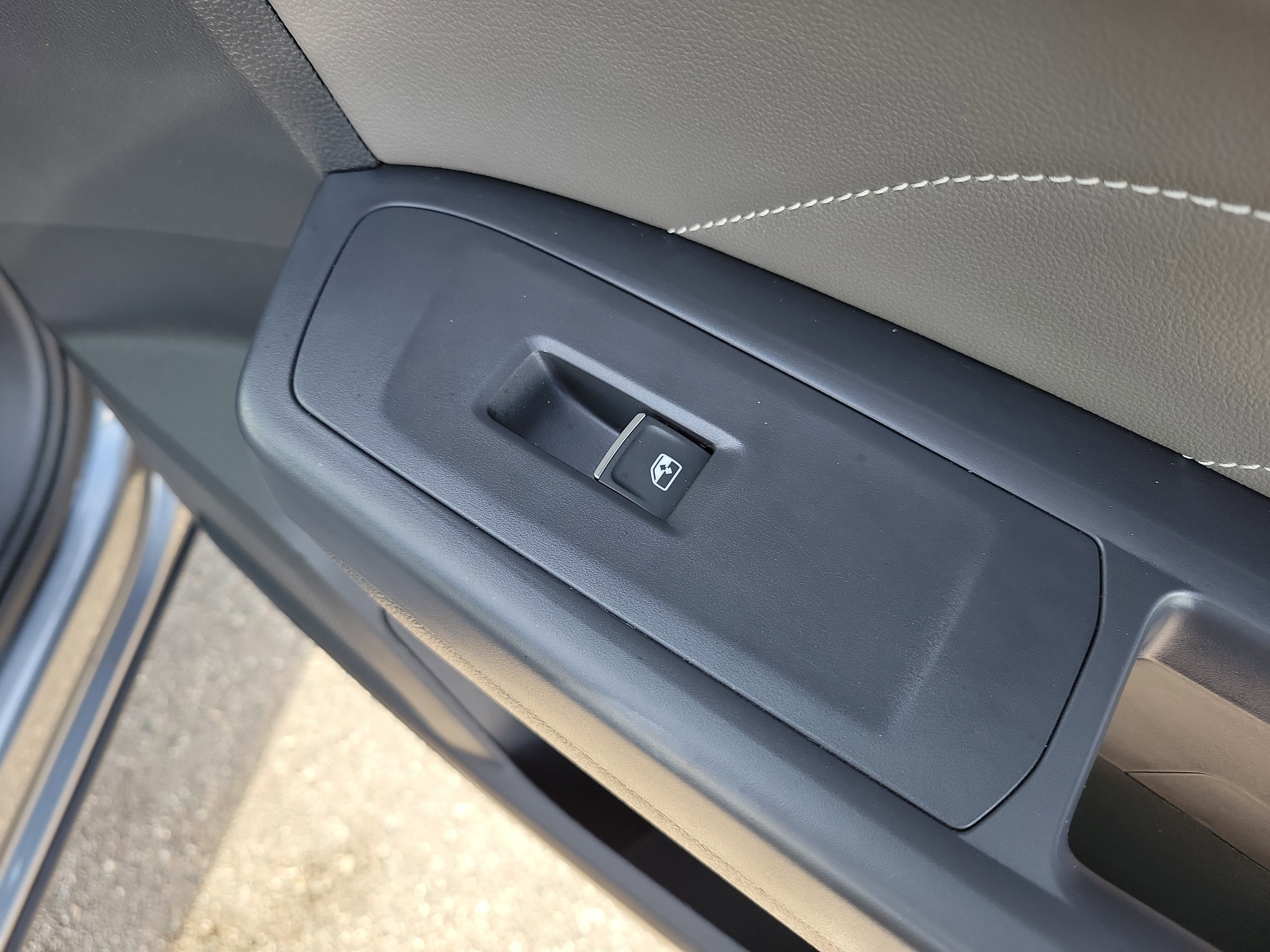 Used 2021 Volkswagen Atlas SE image 11